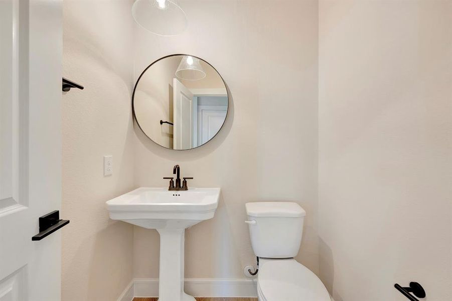 Furnished interior view inside a new home in Elevon, Lavon (Image 16).