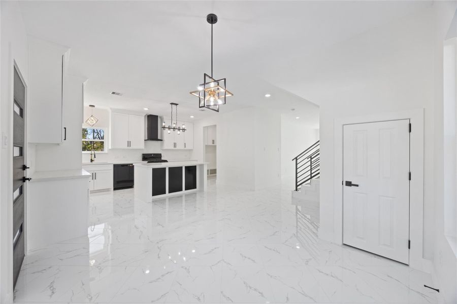 Spacious, unfurnished interior of a new home in , Houston (Image 36).
