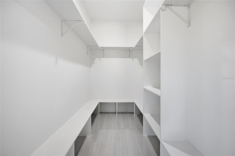 Spacious, unfurnished interior of a new home in , Ocala (Image 43).