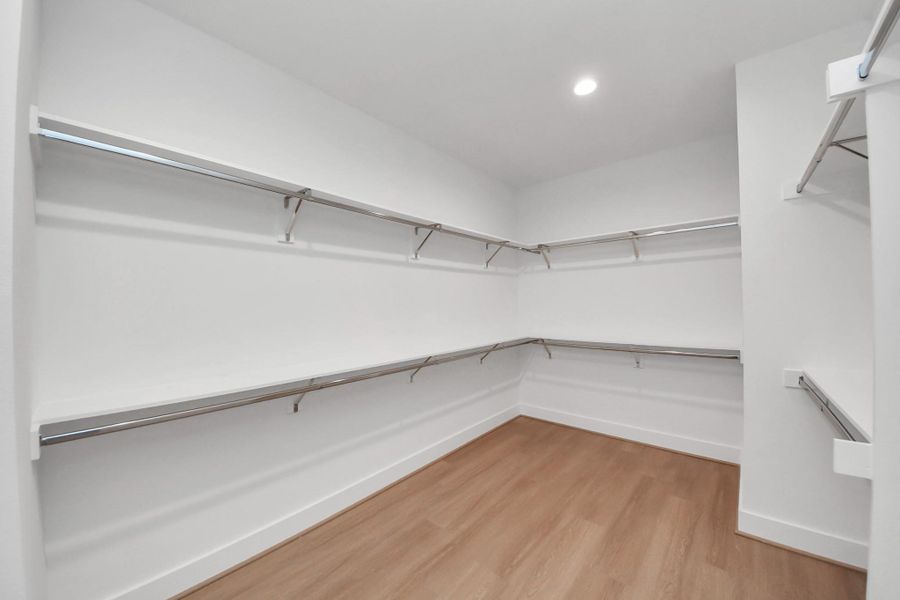 Spacious, unfurnished interior of a new home in , Houston (Image 36).