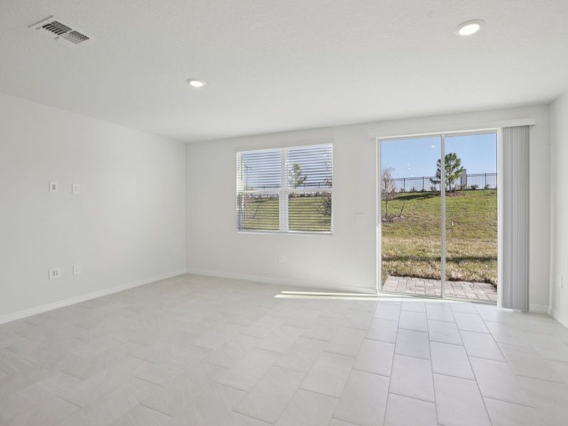 Spacious, unfurnished interior of a new home in The Reserve at Hammock Oaks Townes, Lady Lake (Image 8).