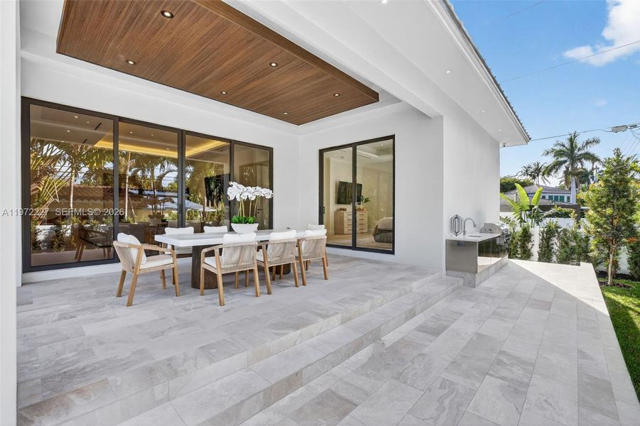 Exterior details and patio area of a home in , Fort Lauderdale (Image 3).