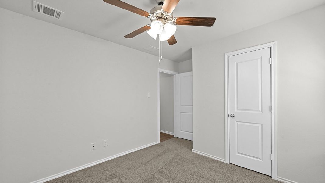 Spacious, unfurnished interior of a new home in Valor Farms, Royse City (Image 22).