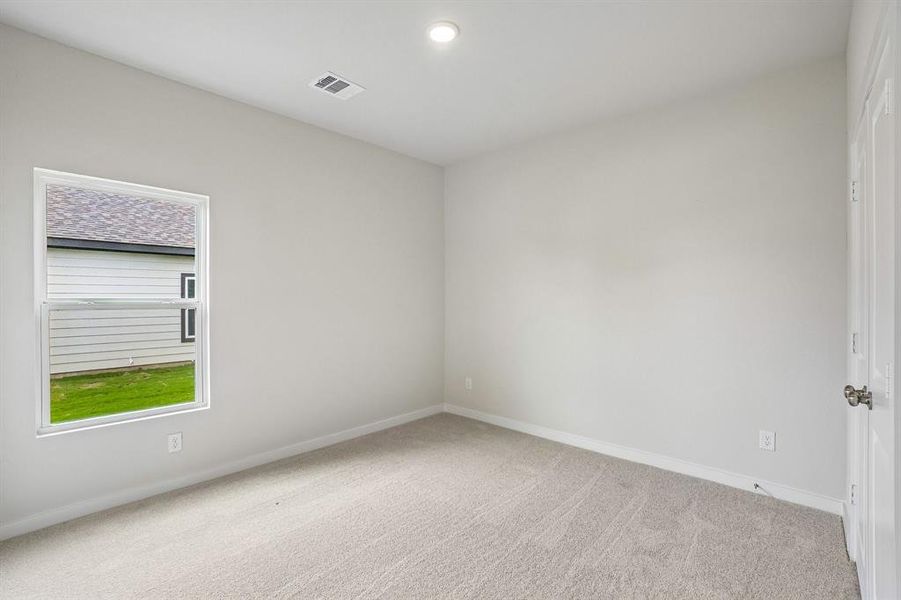 Spacious, unfurnished interior of a new home in Pennsylvania Avenue, Springtown (Image 17).