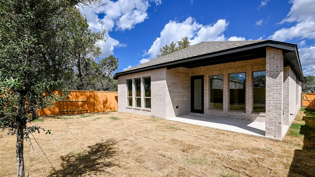 Exterior details and patio area of a home in 6 Creeks 45', Kyle (Image 2).