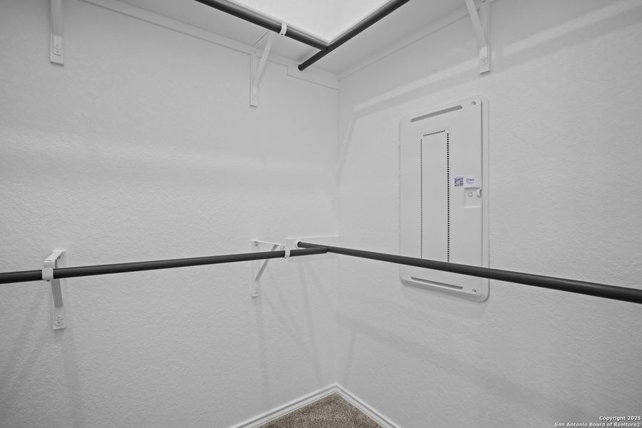 Spacious, unfurnished interior of a new home in Rhine Valley, Schertz (Image 18).