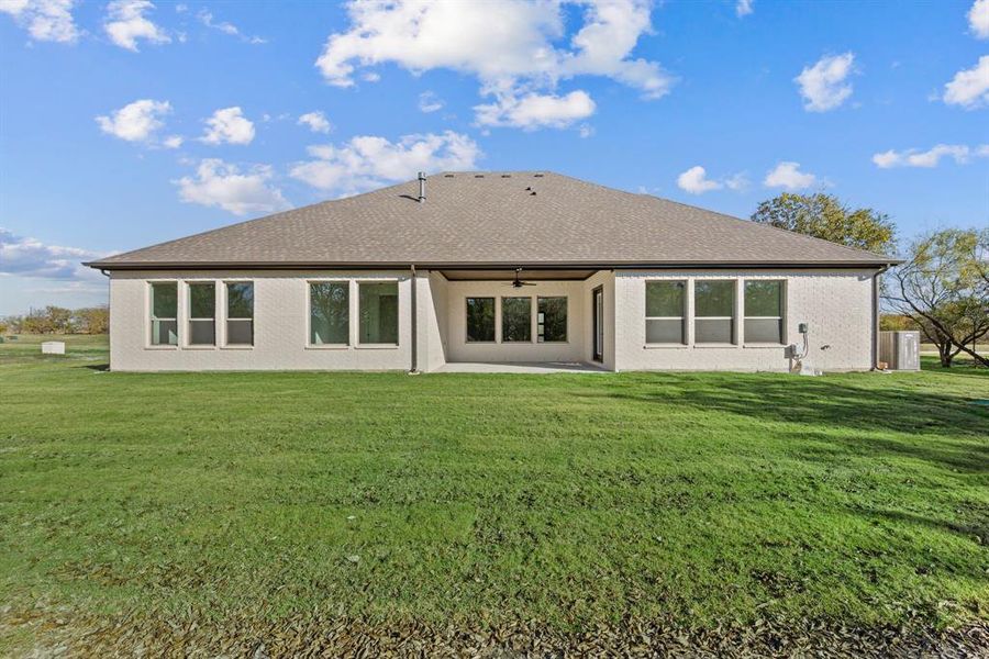 Exterior details and patio area of a home in Rolling Creek Ranch, Aledo (Image 28).