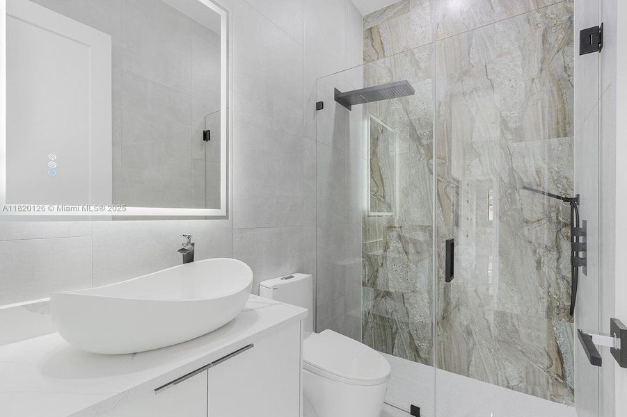 Furnished interior view inside a new home in , Cape Coral (Image 10).