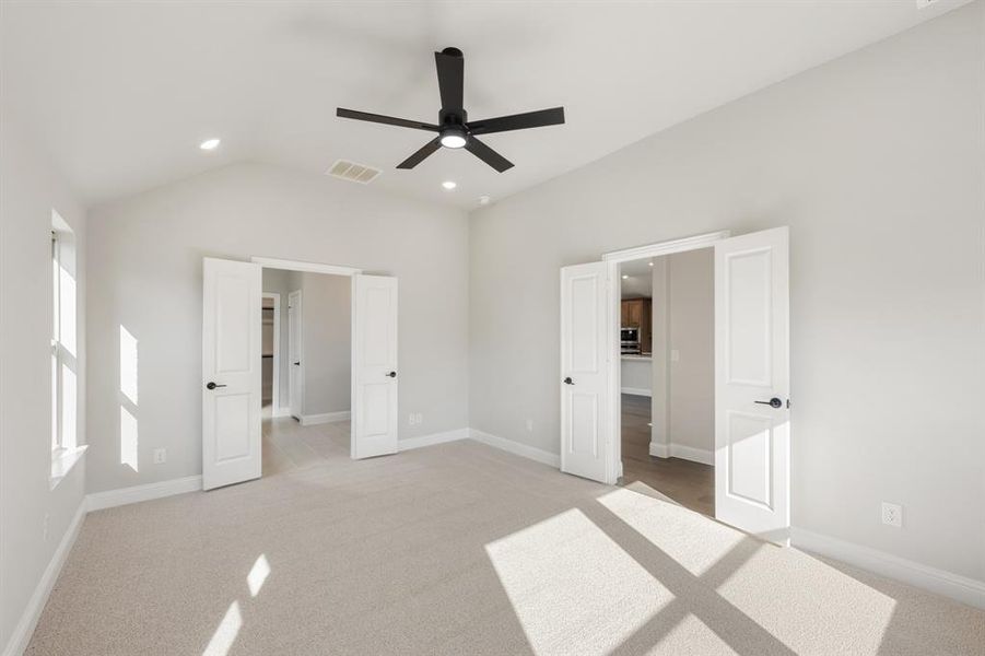 Spacious, unfurnished interior of a new home in Sable Creek, Sanger (Image 25).