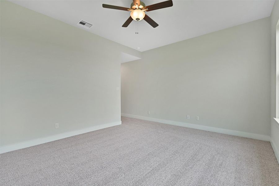 Spacious, unfurnished interior of a new home in Lago Mar, Texas City (Image 32).