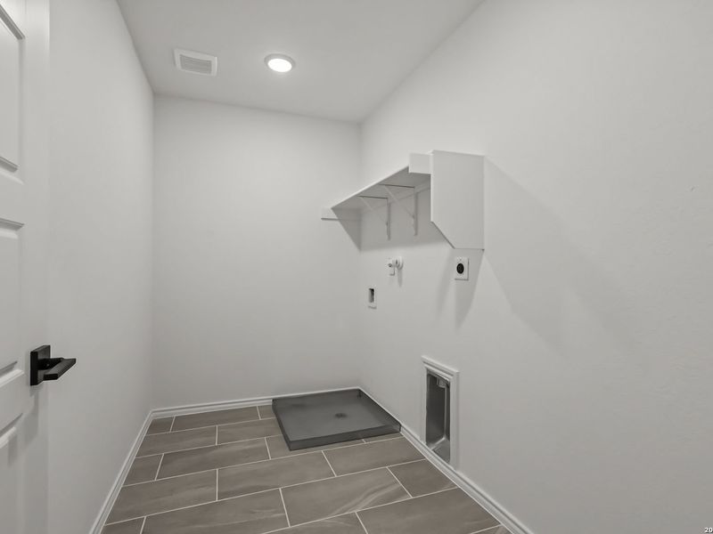 Spacious, unfurnished interior of a new home in Meadows at Oak Creek, San Antonio (Image 33).