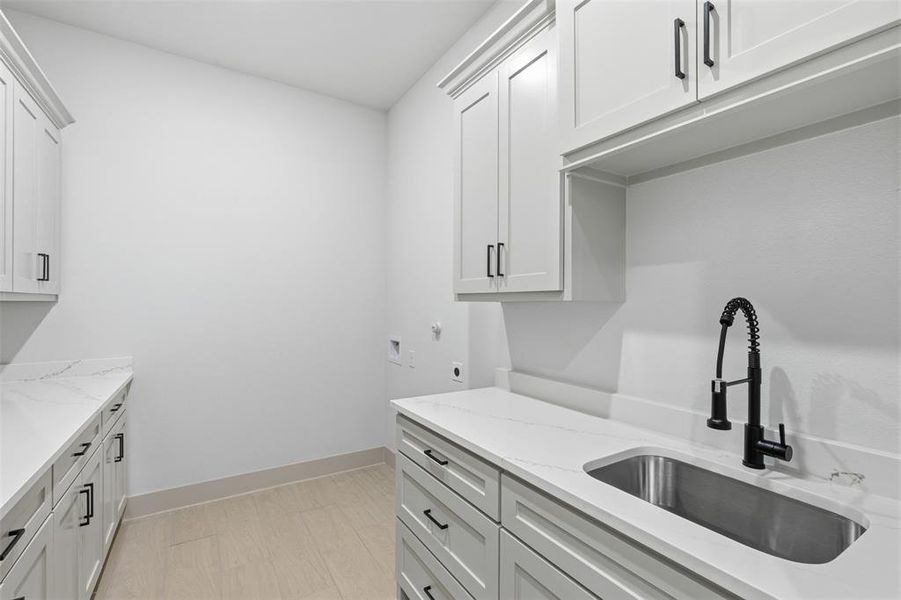 Furnished interior view inside a new home in , Fort Worth (Image 8).