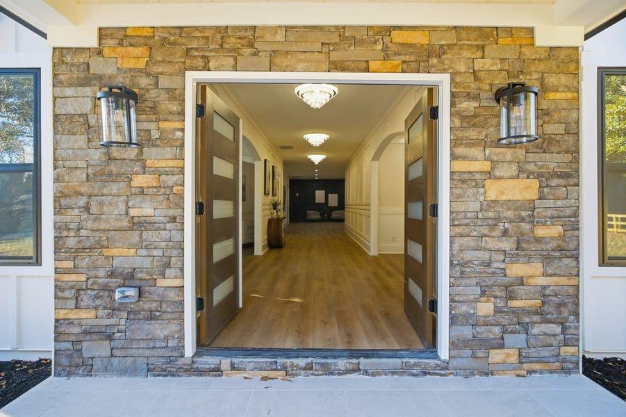 Exterior details and patio area of a home in , Decatur (Image 3).