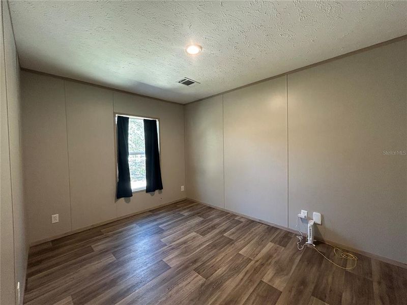 Spacious, unfurnished interior of a new home in , Bronson (Image 12).