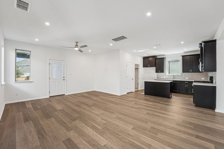 Spacious, unfurnished interior of a new home in Sage Hollow, Kyle (Image 10). Spacious, unfurnished interior of a new home in Sage Hollow, Kyle (Image 10).