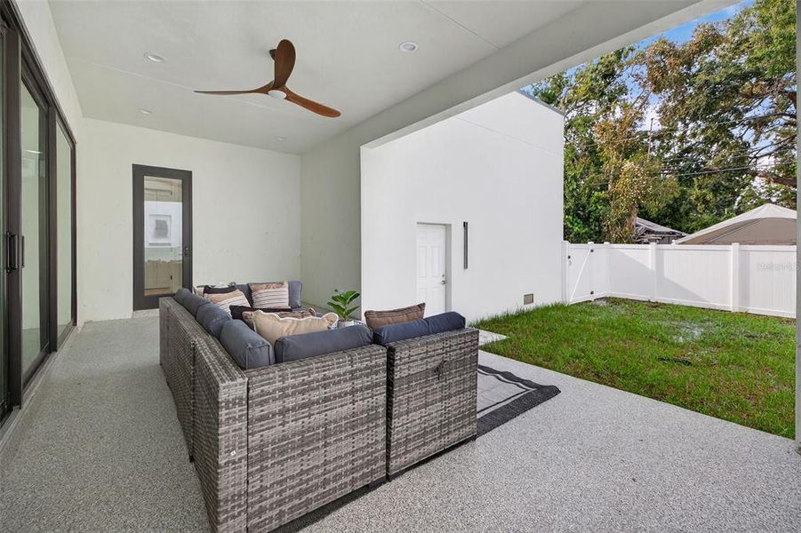 Exterior details and patio area of a home in , St. Petersburg (Image 28).