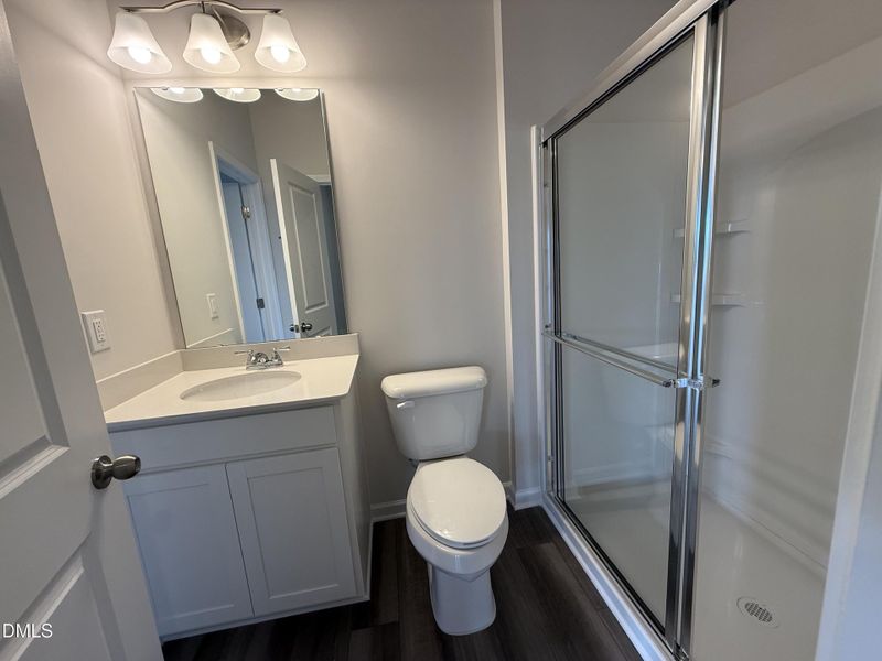 Main Level Ensuite Main Level Ensuite