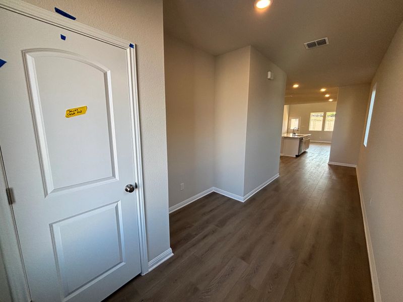 Spacious, unfurnished interior of a new home in Cannon Ranch 40s, Dripping Springs (Image 15).