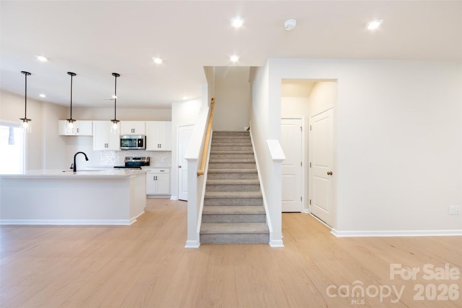 Eenergy-Efficient Illumination all throughout home with Can Lighting and Natural Light