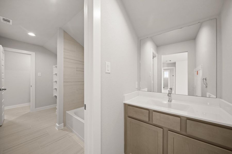 Furnished interior view inside a new home in Beacon Hill, Waller (Image 7). Furnished interior view inside a new home in Beacon Hill, Waller (Image 7).