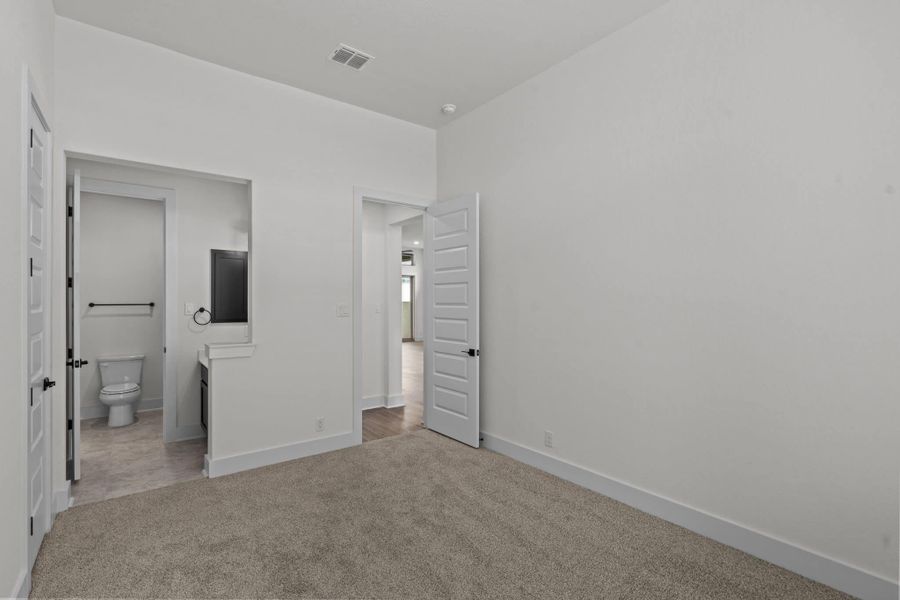 Spacious, unfurnished interior of a new home in Mesa Western, Cibolo (Image 21). Spacious, unfurnished interior of a new home in Mesa Western, Cibolo (Image 21).