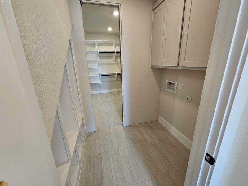 Spacious, unfurnished interior of a new home in Blackhawk in Pflugerville, Pflugerville (Image 10). Spacious, unfurnished interior of a new home in Blackhawk in Pflugerville, Pflugerville (Image 10).