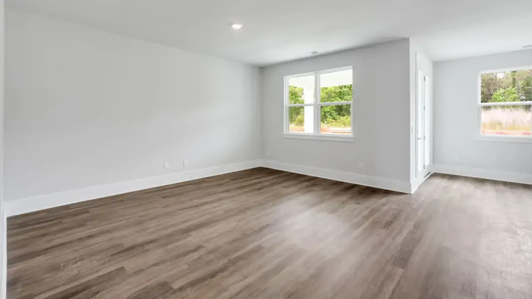 Spacious, unfurnished interior of a new home in Rolling Hills, Bolivia (Image 13).