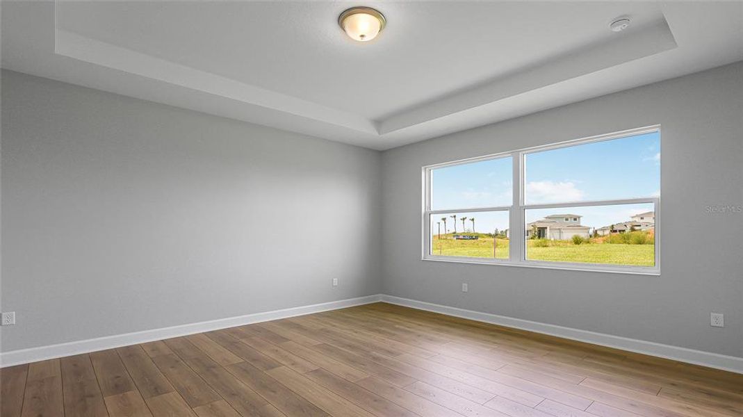 Spacious, unfurnished interior of a new home in Cresswind at Lake Harris, Tavares (Image 20).