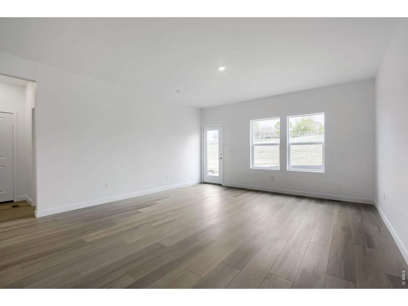 Spacious, unfurnished interior of a new home in Prairie Song, Windsor (Image 10).
