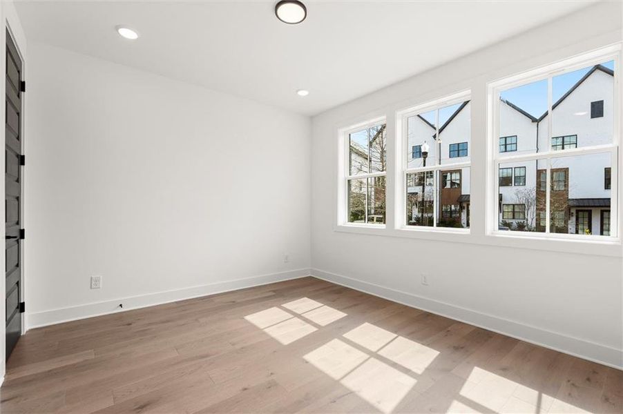 Spacious, unfurnished interior of a new home in , Alpharetta (Image 47).