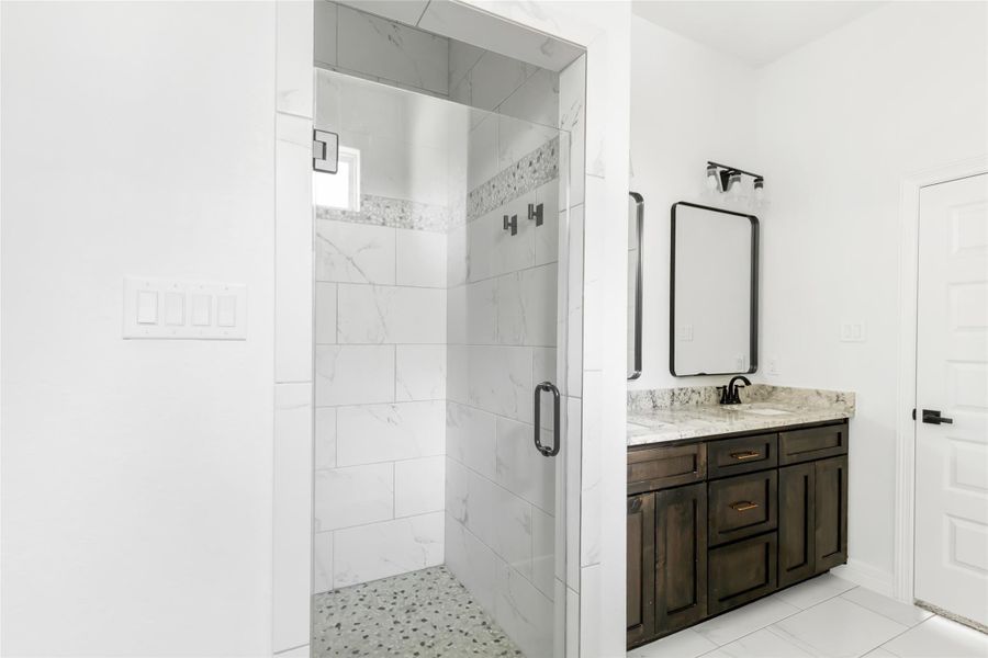 Furnished interior view inside a new home in , Anahuac (Image 11).