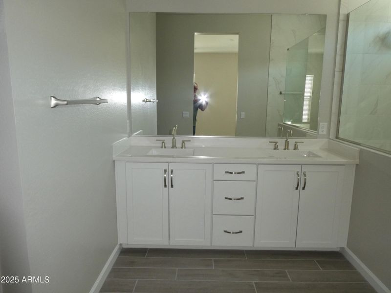 master bath w. double sinks