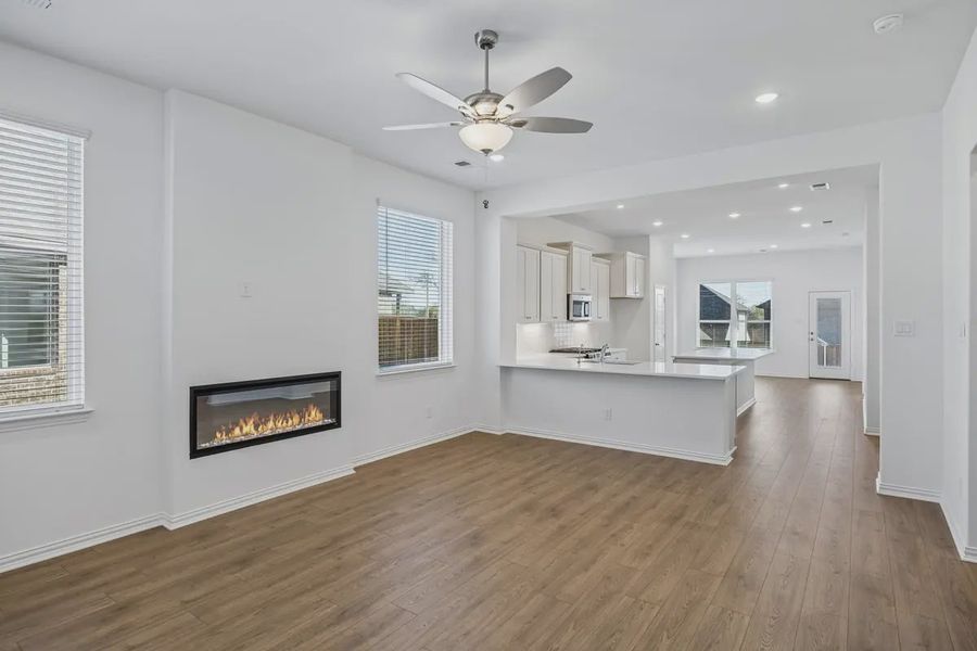 Spacious, unfurnished interior of a new home in Bel Air Village, Sherman (Image 16).