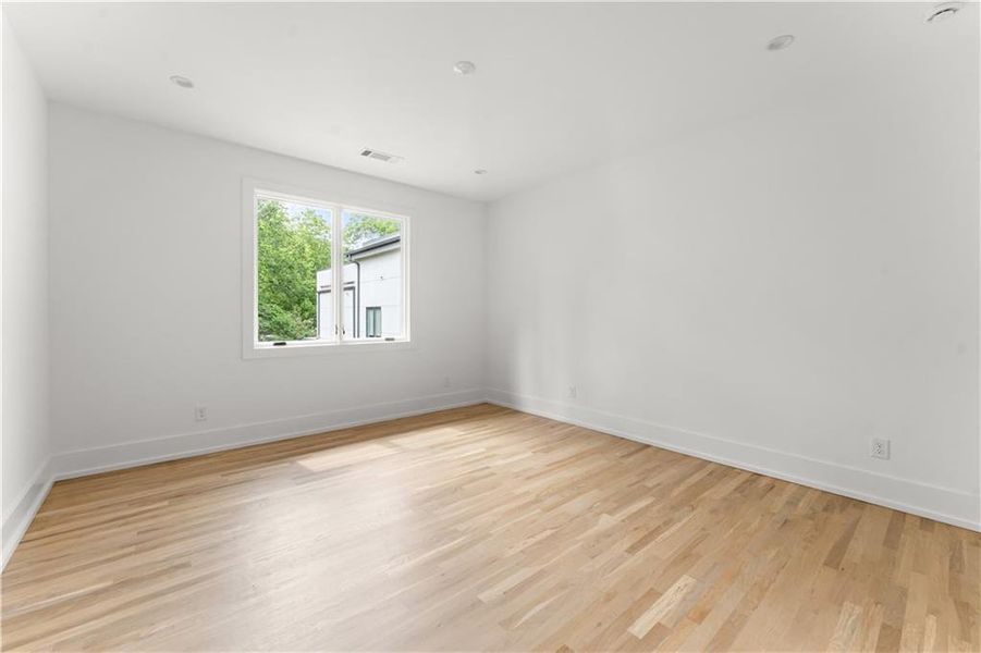 Spacious, unfurnished interior of a new home in , Atlanta (Image 21).