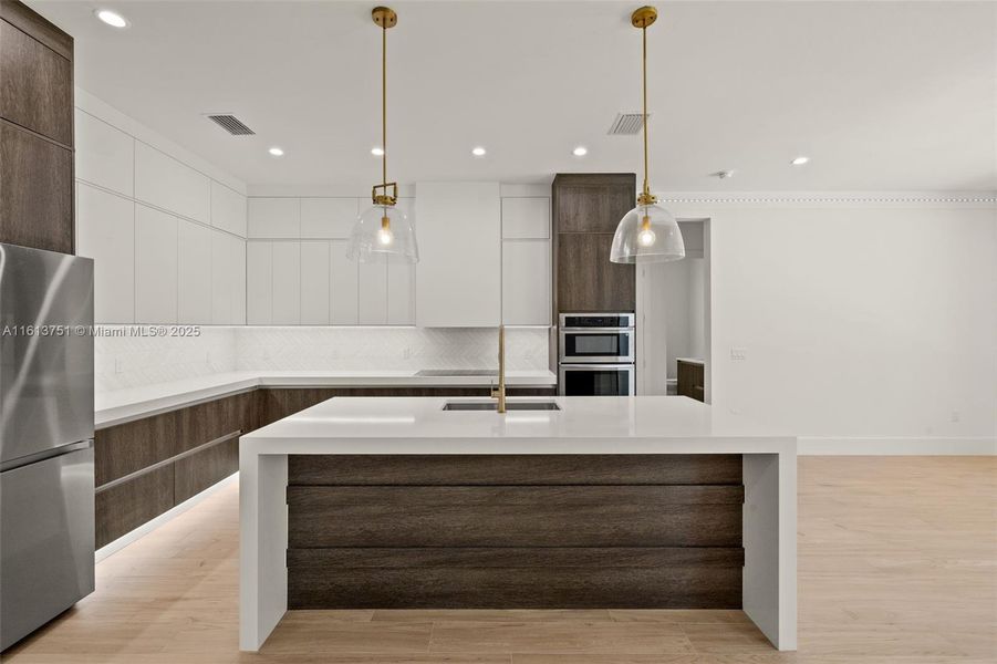 Spacious, unfurnished interior of a new home in , Naples (Image 5).