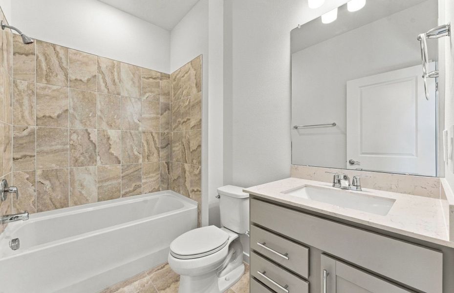 Furnished interior view inside a new home in Evergreen, Thonotosassa (Image 9).