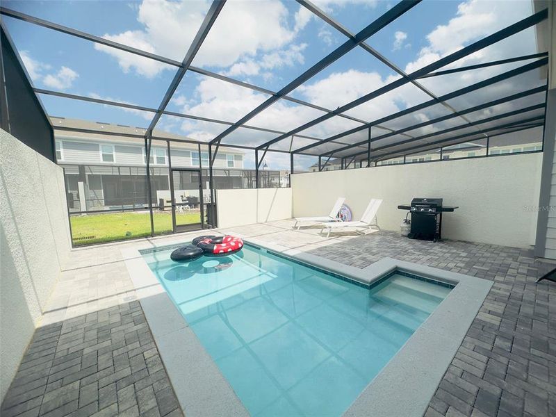 Exterior details and patio area of a home in , Clermont (Image 3).