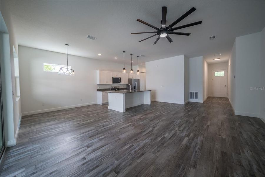 Spacious, unfurnished interior of a new home in , Ocala (Image 13).