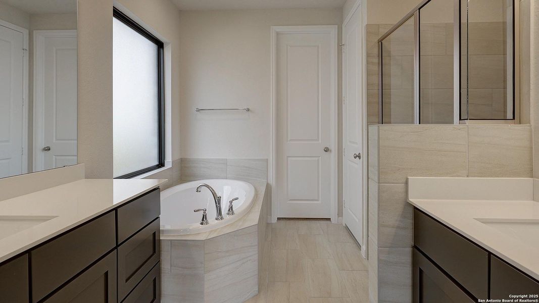 Furnished interior view inside a new home in Haby Hill 50', San Antonio (Image 9). Furnished interior view inside a new home in Haby Hill 50', San Antonio (Image 9).