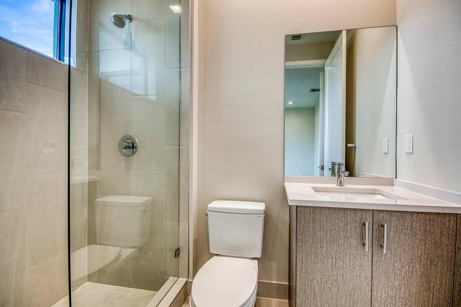 Guest Ensuite Bath 5 Guest Ensuite Bath 5