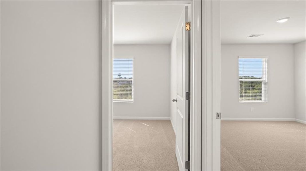 Spacious, unfurnished interior of a new home in , Stockbridge (Image 20).
