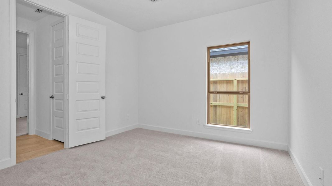 Spacious, unfurnished interior of a new home in Harvest Green, Richmond (Image 8).