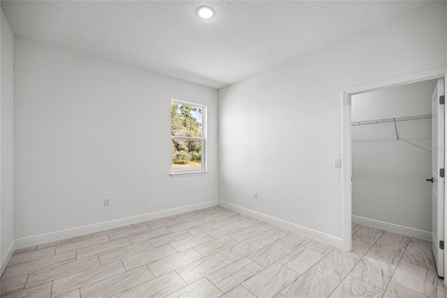 Spacious, unfurnished interior of a new home in , Ocala (Image 18).