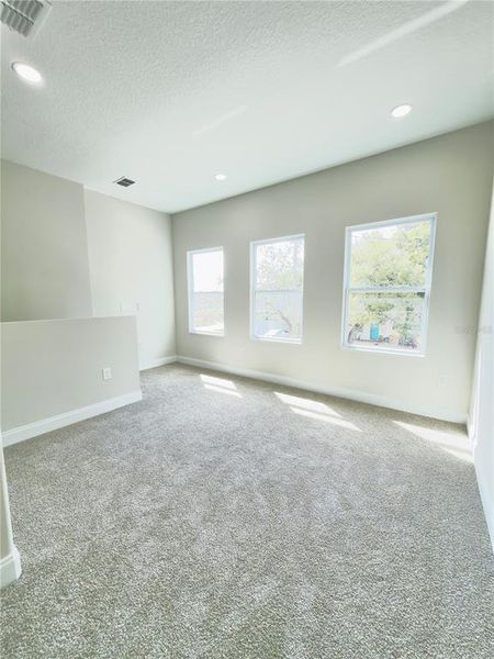 Spacious, unfurnished interior of a new home in , Orlando (Image 9).