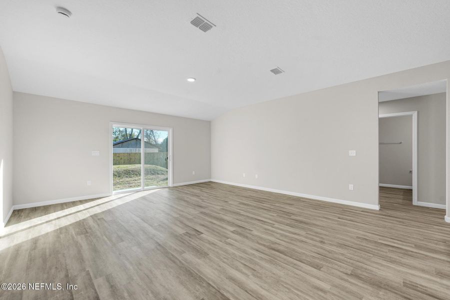 Spacious, unfurnished interior of a new home in , Jacksonville (Image 35).