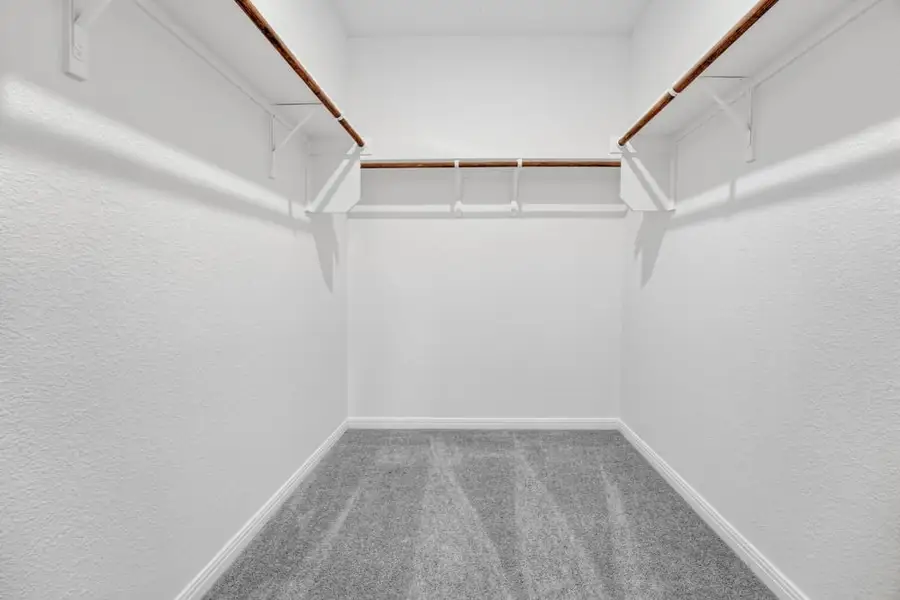 Spacious, unfurnished interior of a new home in Sunfield, Buda (Image 16).