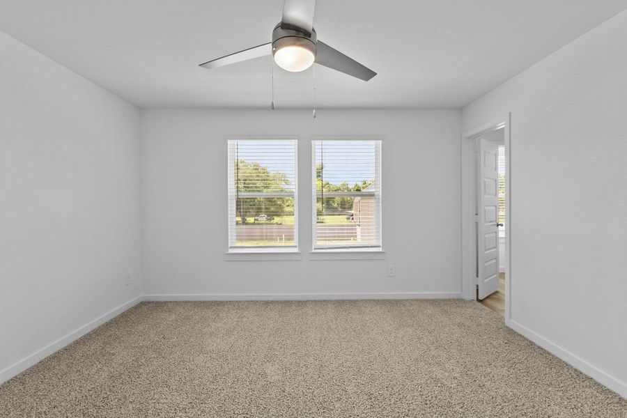 Spacious, unfurnished interior of a new home in Highland Court, Houston (Image 23).