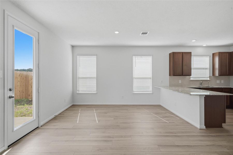 Spacious, unfurnished interior of a new home in Oakwood Trails, Tomball (Image 24). Spacious, unfurnished interior of a new home in Oakwood Trails, Tomball (Image 24).