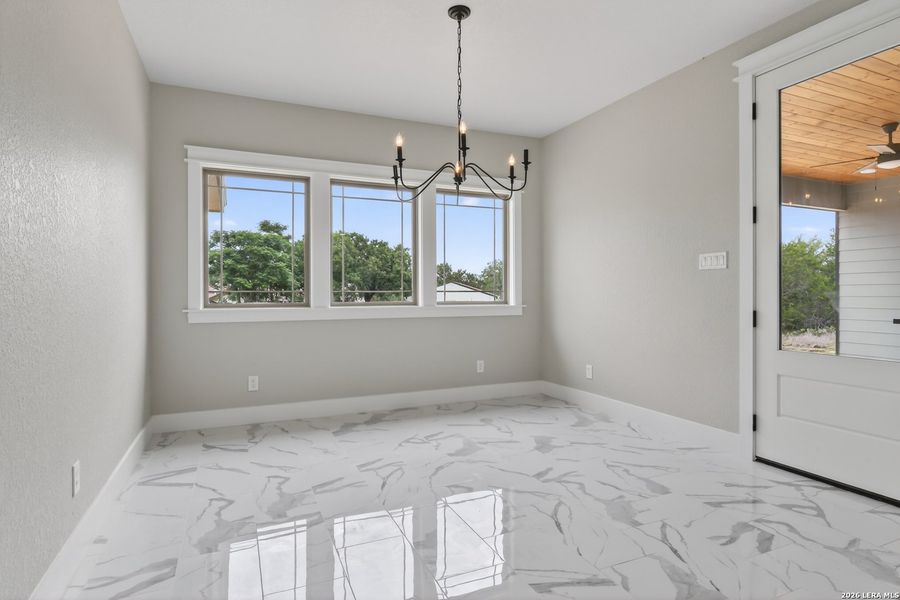 Spacious, unfurnished interior of a new home in , Bandera (Image 23).