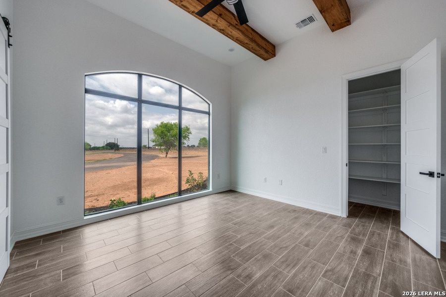 Spacious, unfurnished interior of a new home in , Floresville (Image 16).
